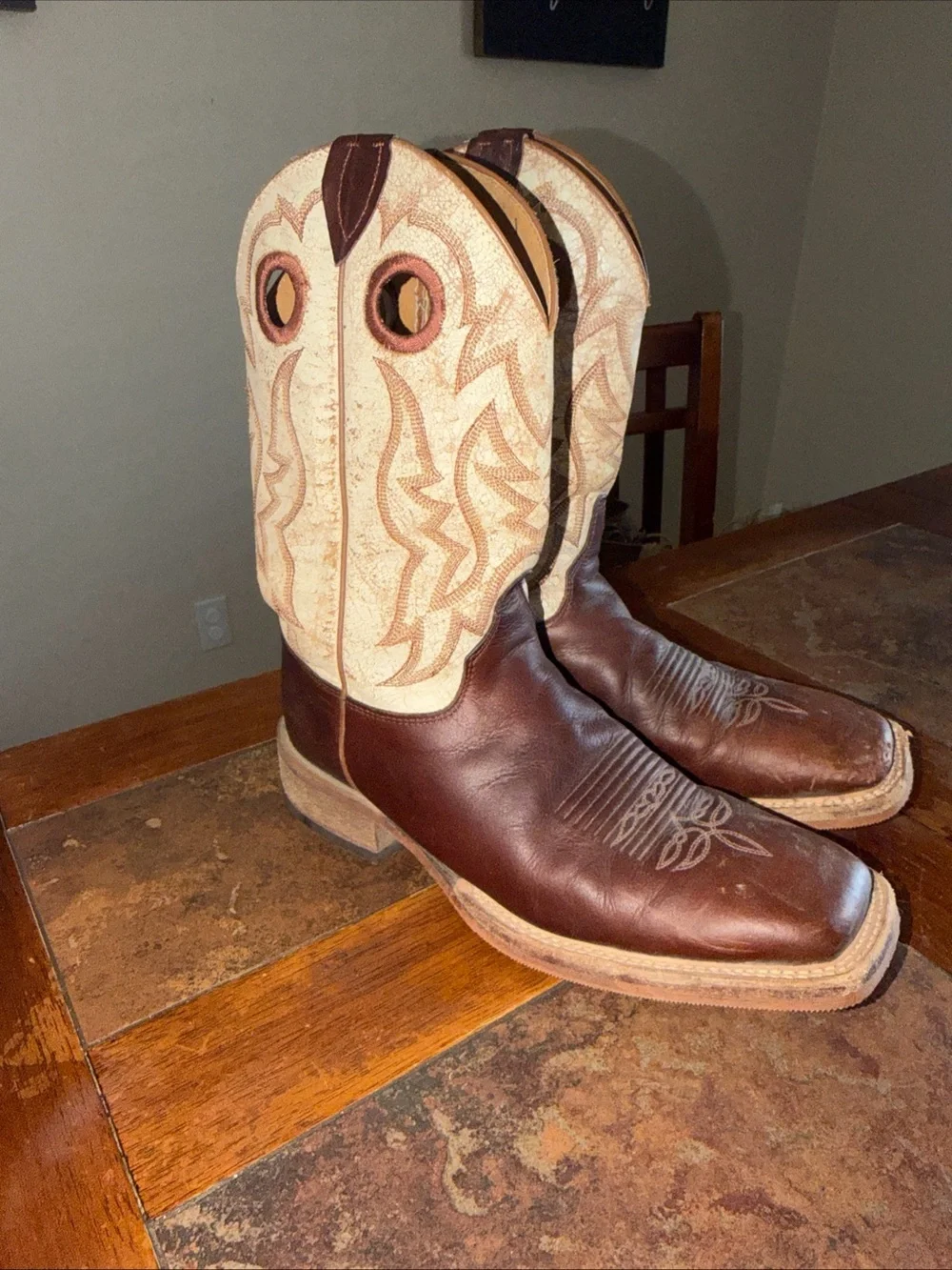 Justin Boots Western Brown Leather Cowboy Boots with Cream Embroidered Shaft